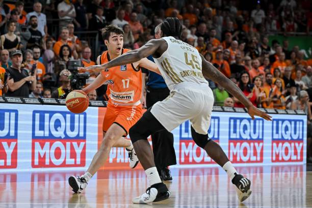 在阿尔瓦雷 在阿尔瓦雷