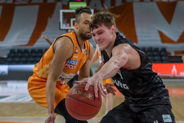 他在18岁 他在18岁