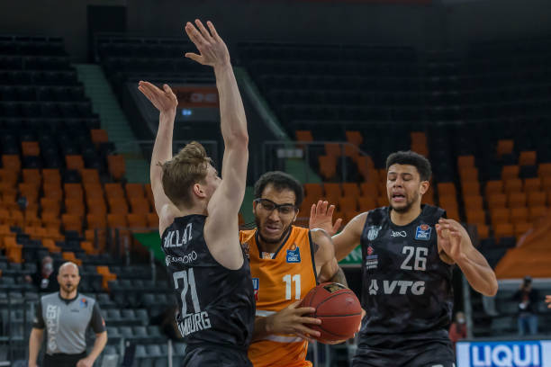 队做出了重 队做出了重